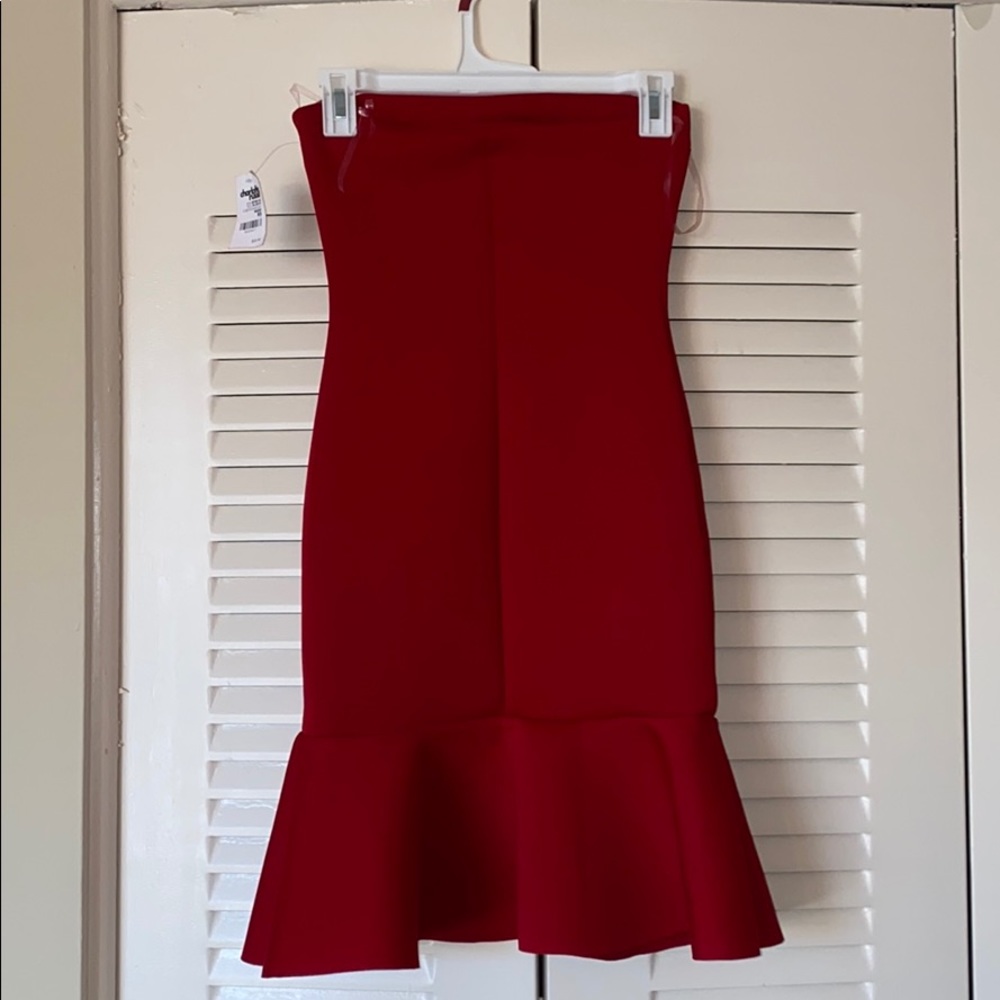 SOLD❌ STRAPLESS RED CHARLOTTE RUSSE DRESS - Picture 2 of 2